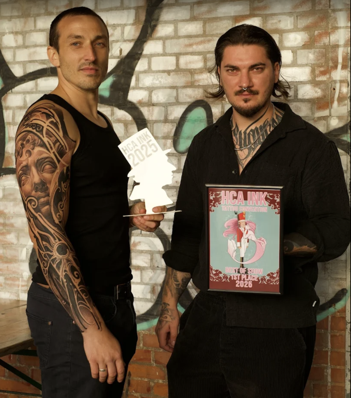 Holdet ved Tough Love Tattoo med trofæ fra HCA Ink.